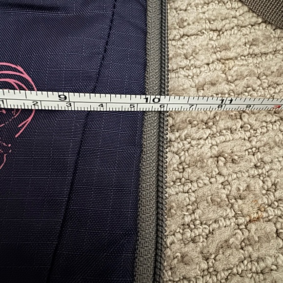 L.L. Bean expandable crossbody bag, LIKE NEW!! Same or next day shipping - Picture 5 of 6